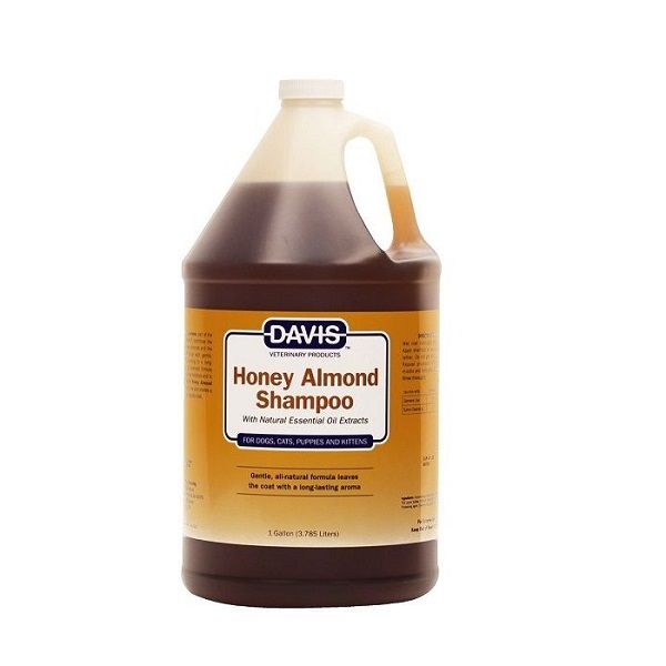 sampon-honey-almond-pre-vsetky-plemena-zvlhcuje-srst-38-l-7701